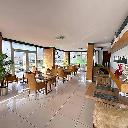 Lounge מלון