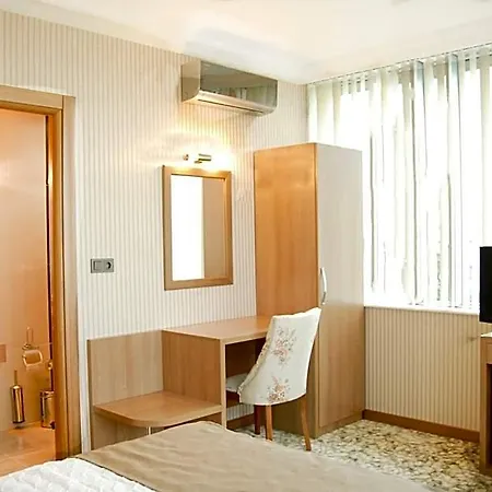 Lounge מלון 3*