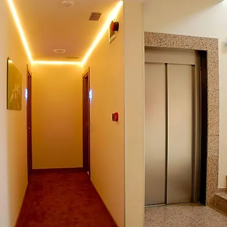 Lounge מלון 3*