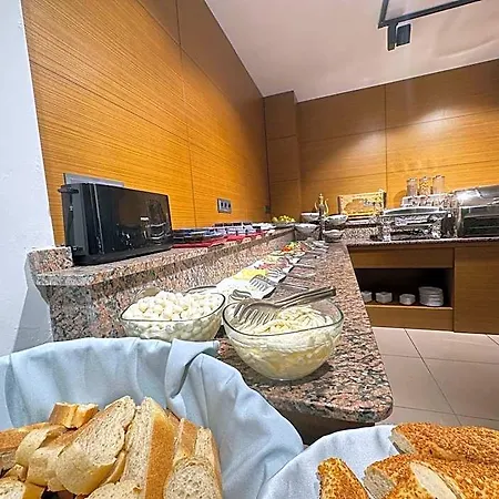 Lounge מלון