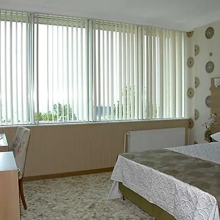Lounge מלון 3*