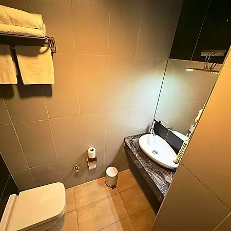 Lounge מלון
