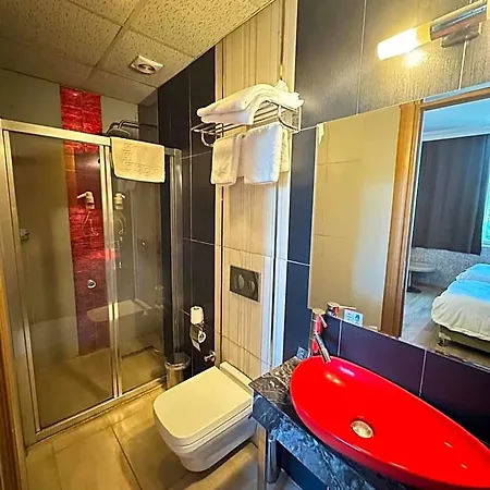 Lounge מלון